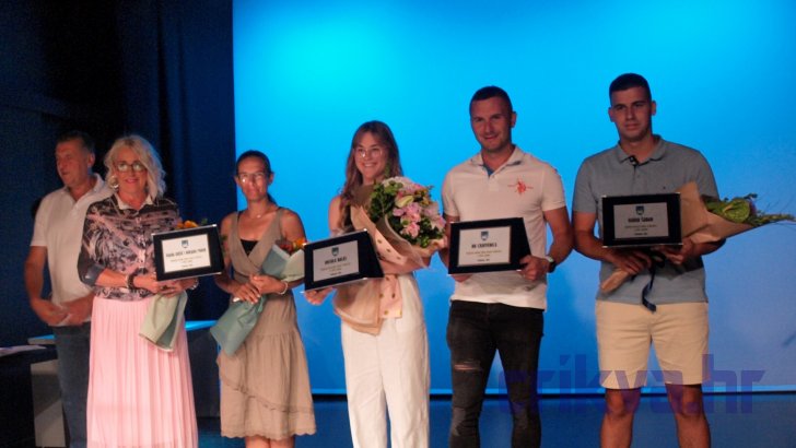 Najbolji sportaši Grada Crikvenice u 2021.: Dijana Lukšić i Mirjana Pobor (najbolja ekipa), Ursula Balas (najbolja sportašica), Ivan Butorac (kapetan NK "Crikvenica", najbolje momčadi) i Karlo Šaban (najbolji sportaš)