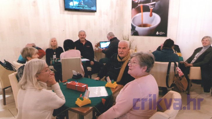 Svakog utorka i petka članovi Bridge kluba "Crikvenica" okupljaju se u "Interu"