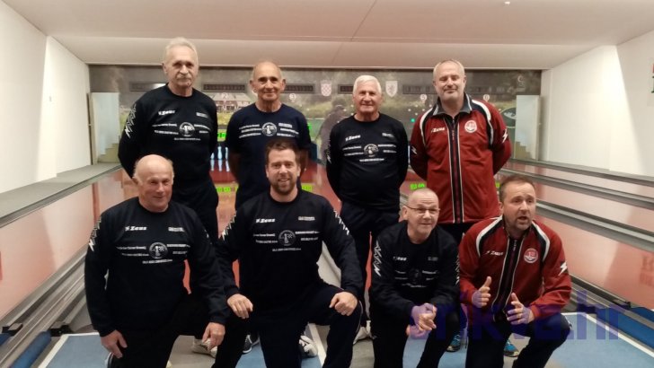 Kuglači "Crikvenice": Ante Antić, Radislav Ružić, Bore Juričević, Igor Kalafatić (stoje), Dragan Stipeč, Sanjin Jelovac, Slavko Frelih i Kristijan Jelovac