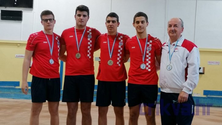 Juniorska reprezentacija Hrvatske: Lovro Šipek, Žarko Jerčinović, Ivan Načinović, Filip Klarić i izbornik Čedo Vukelić