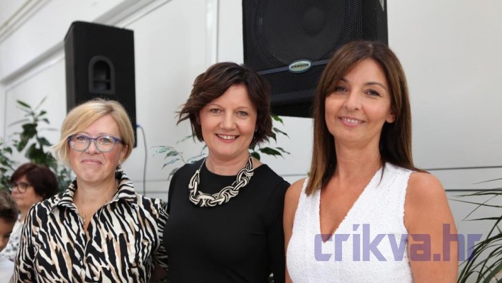 Učiteljice Andrea Barac i Eva Tomljanović s ravnateljicom Desiree Pečaver