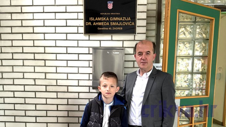 Denijel Vukadinović u društvu ravnatelja Islamske gimnazije dr. Ahmeda Smajlovića u Zagrebu