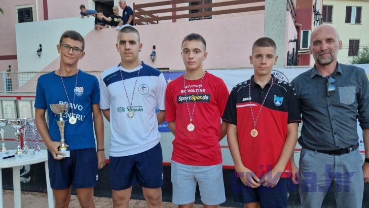 Najbolji u disciplini brzinsko izbijanje s predsjednikom HBS-a Vinkom Peršićem