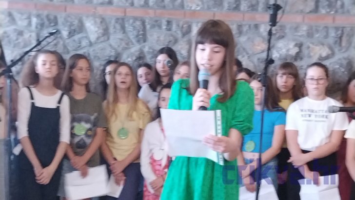 Lea Pijevac čita svoj prvonagrađeni rad u Ronjgima