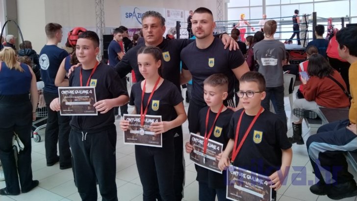 Članovi "Refula" sa svojim trenerima