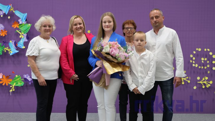 Hana Malnar s obitelji