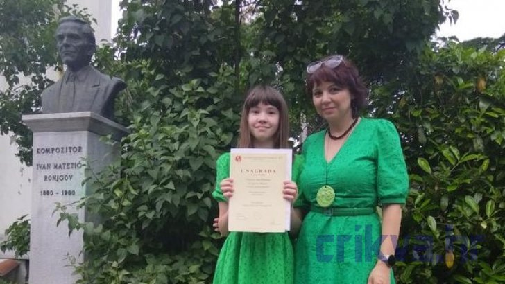 Lea Pijevac i mentorica Jasmina Manestar na 44. Proljeću u Ronjgima